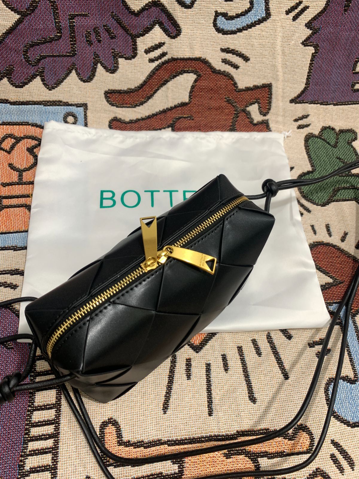 【在庫限り】BOTTEGA VENETA ボッテガヴェネタ　スモール カセット カメラバッグ ショルダーバッグ☆超人気☆最安値ꕤ新品未使用 極美品