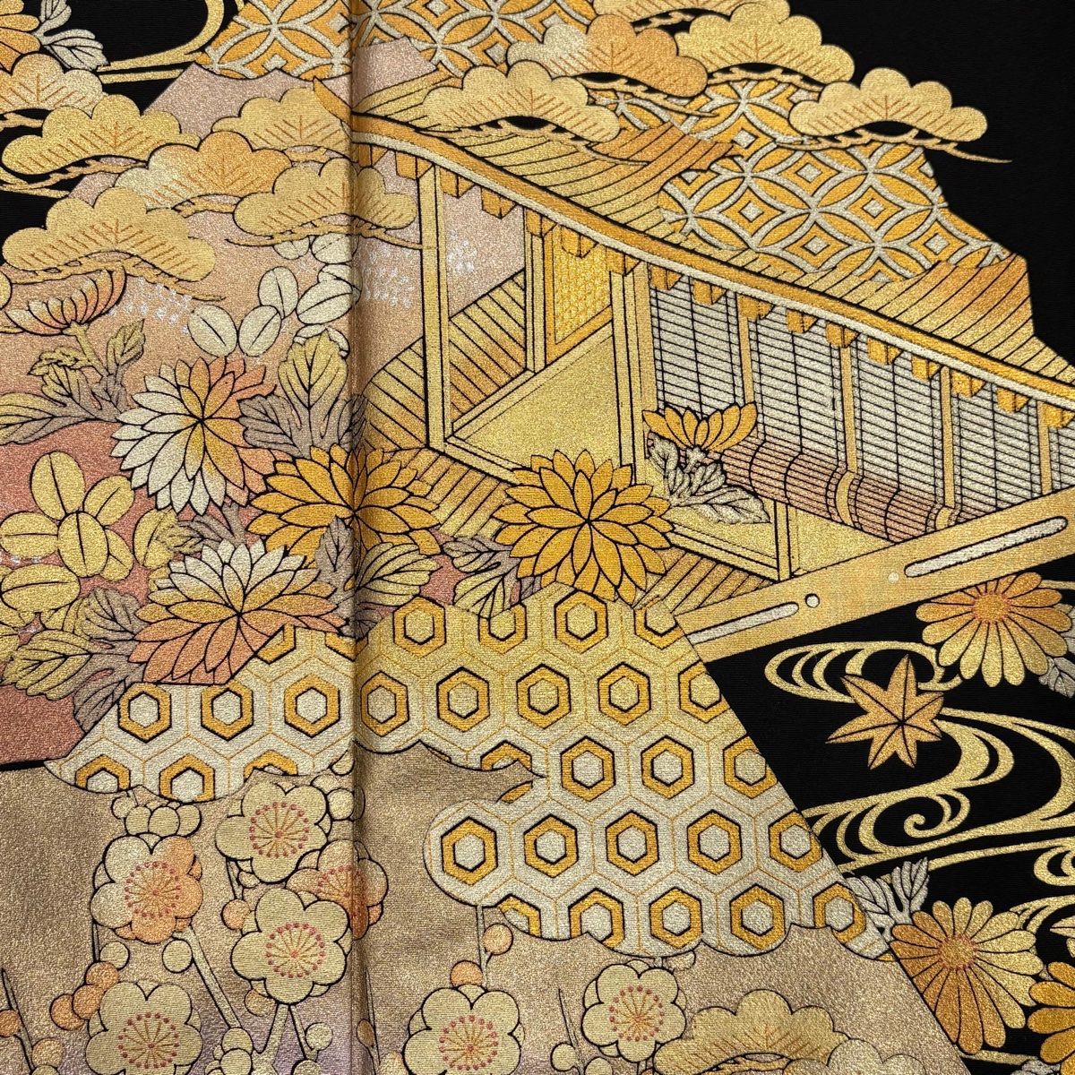 バイセル 着物 優品 黒留袖 黒 金彩 落款有 正倉院草花華文図 正絹