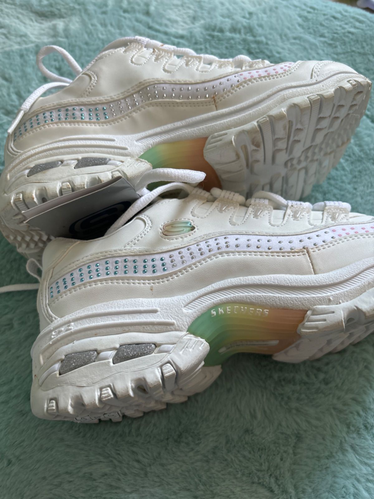 スケッチャーズ スニーカー シューズ skechers 白 厚底 靴 虹色