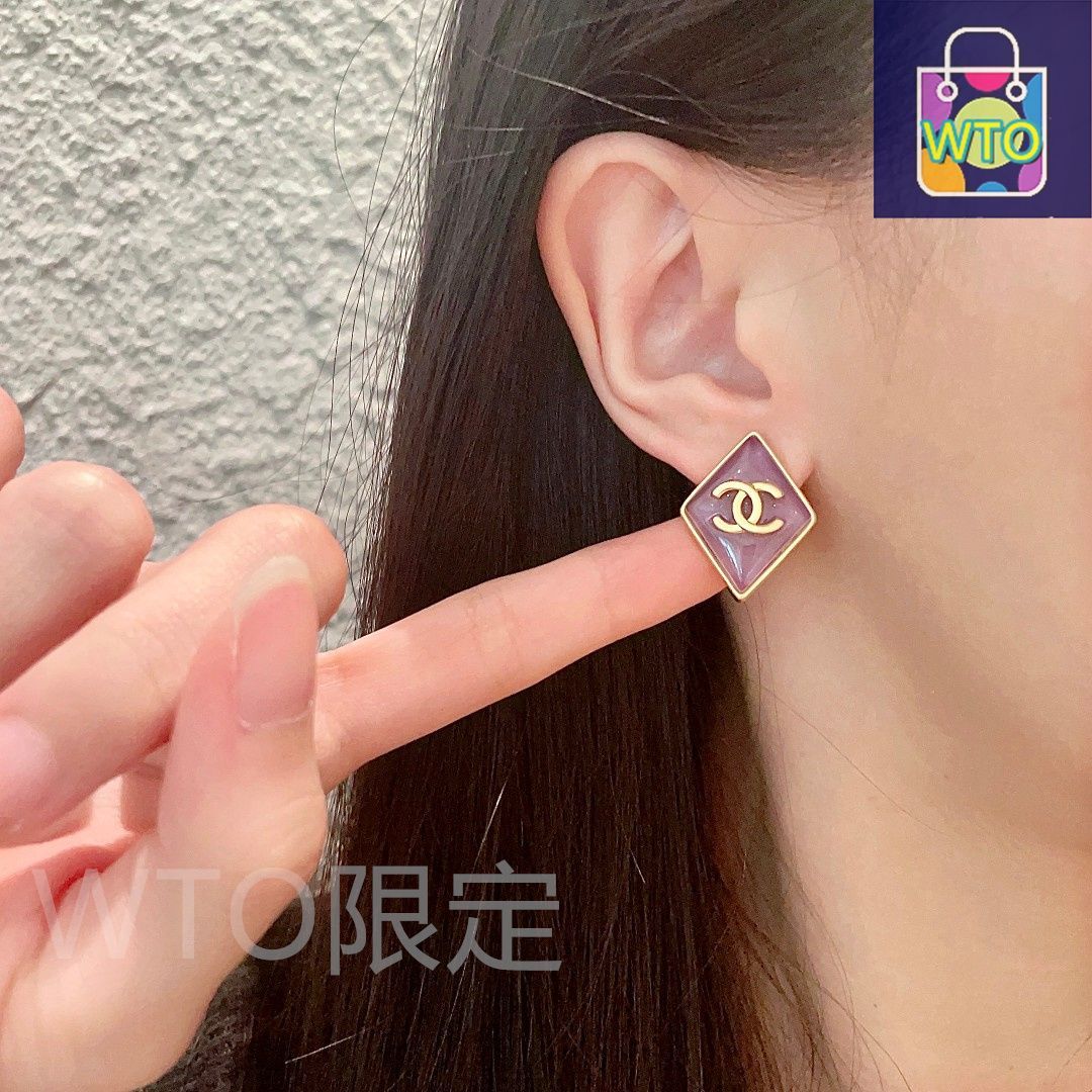 CHANELビンテージピアス。ロゴ付きピンクピアス送料込み 今日WTO】Chanel ヴィンテージ アルファベット ピアス！送料無料