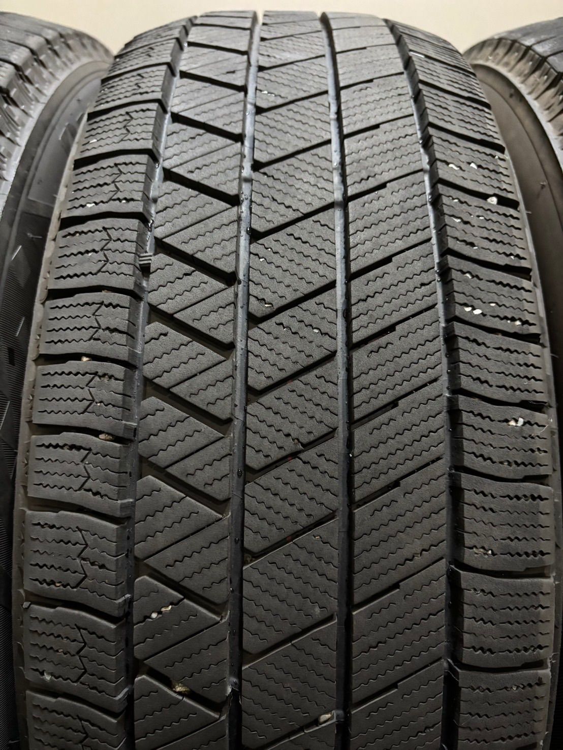 215|60R17 BRIDGESTONE|VRX3