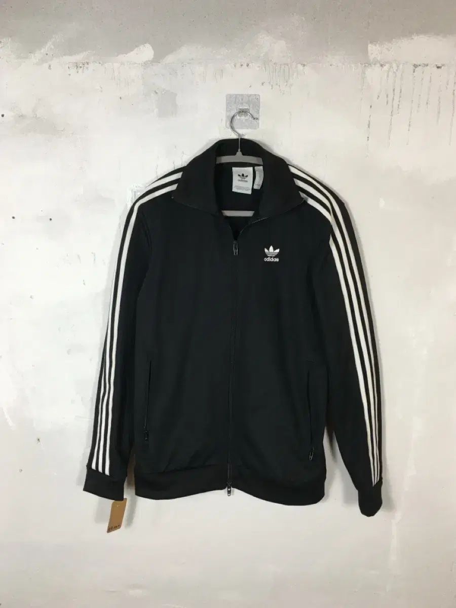 adidas アディダス