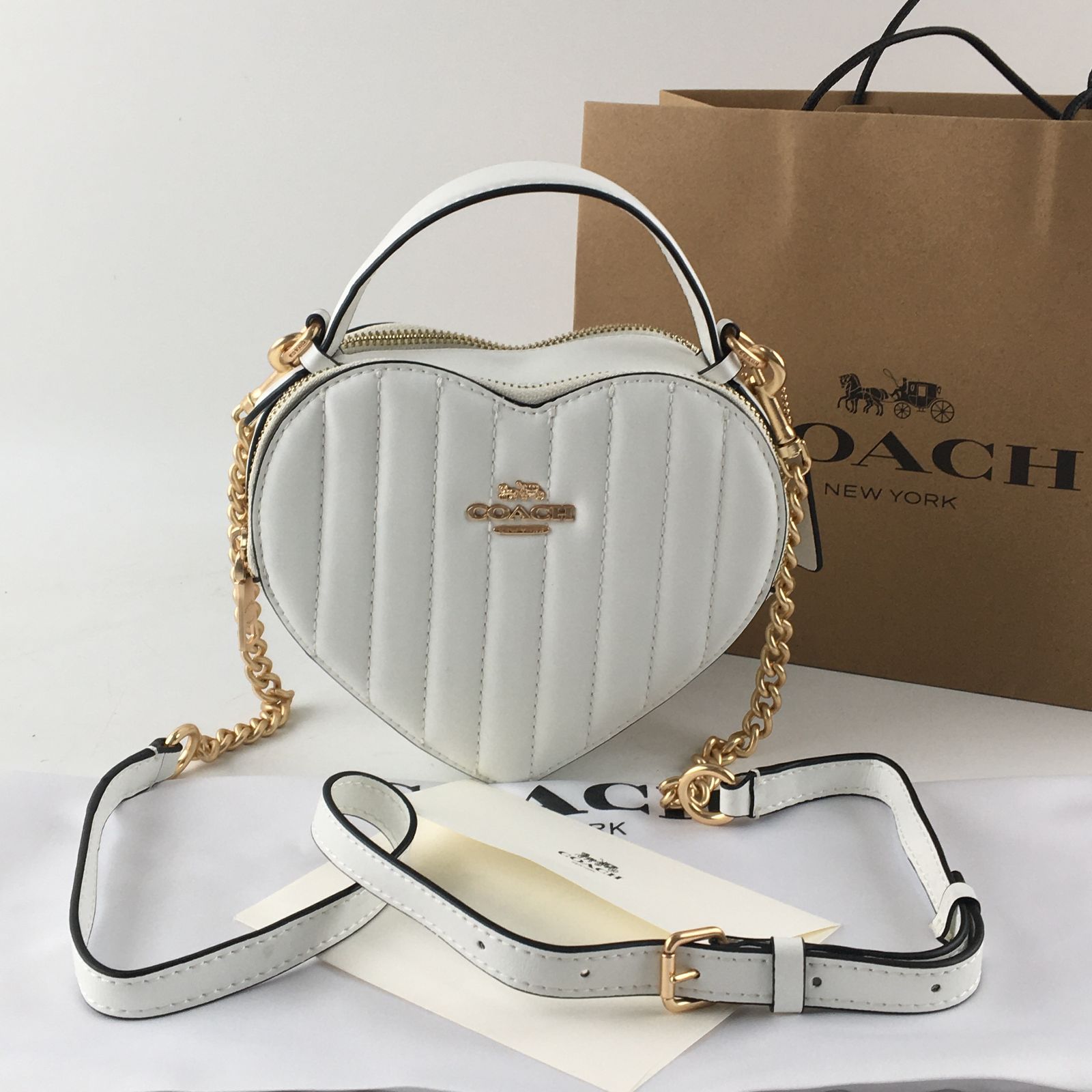 新品 COACH 可愛いハート型バッグ おすすめ 人気 ギフト