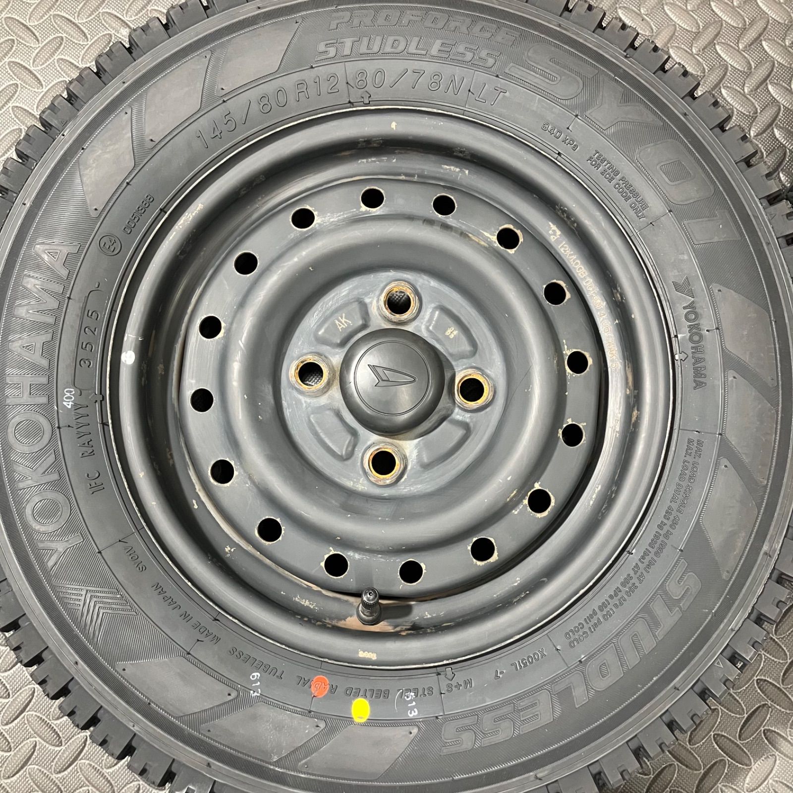 スタッドレスタイヤ