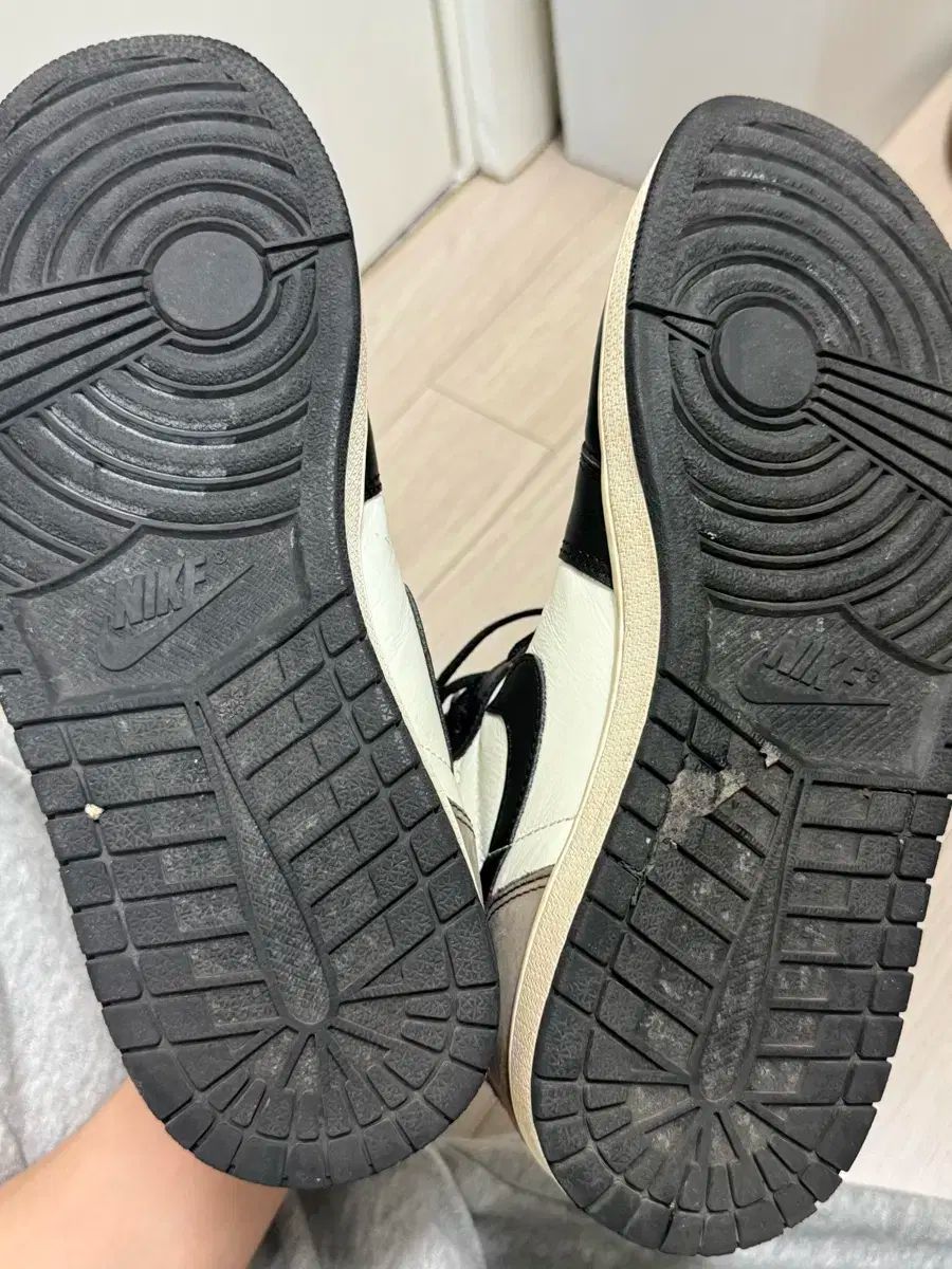 NIKE