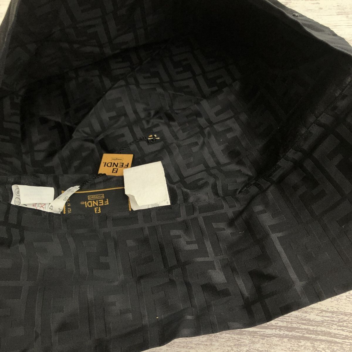 美品 Fendi ロゴプリント スリムパンツ イタリア製 美品 Fendi ロゴプリント スリムパンツ イタリア製 - メルカリ