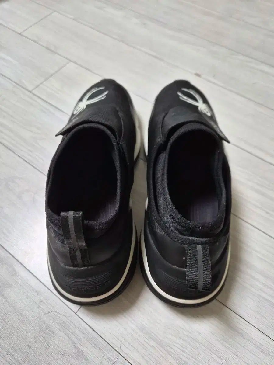 トレッキングシューズ