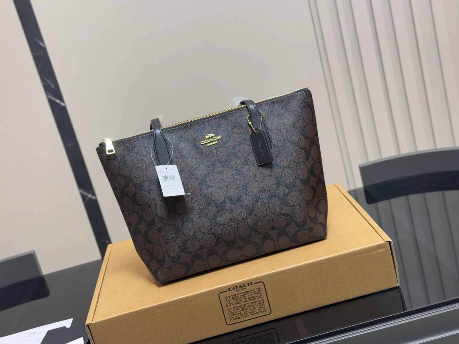 ❤️ ❤️ 入手困難❗️ COACH トートバッグ　新品 未使用 黒 ブラック 即発送 新品未使用 コーチ トート バッグ 定価132,000円 - メルカリ