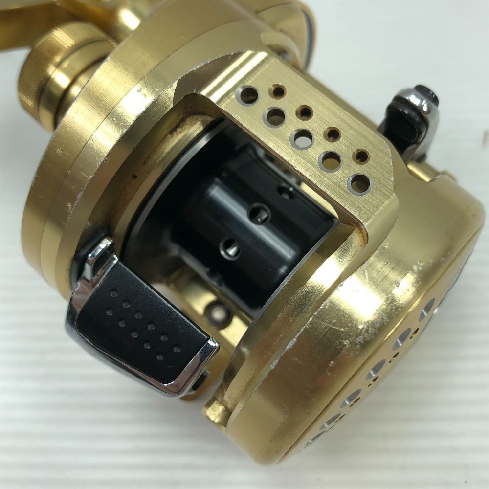 ΣΣSHIMANO シマノ ベイトリール 15カルカッタコンクエスト 201HG