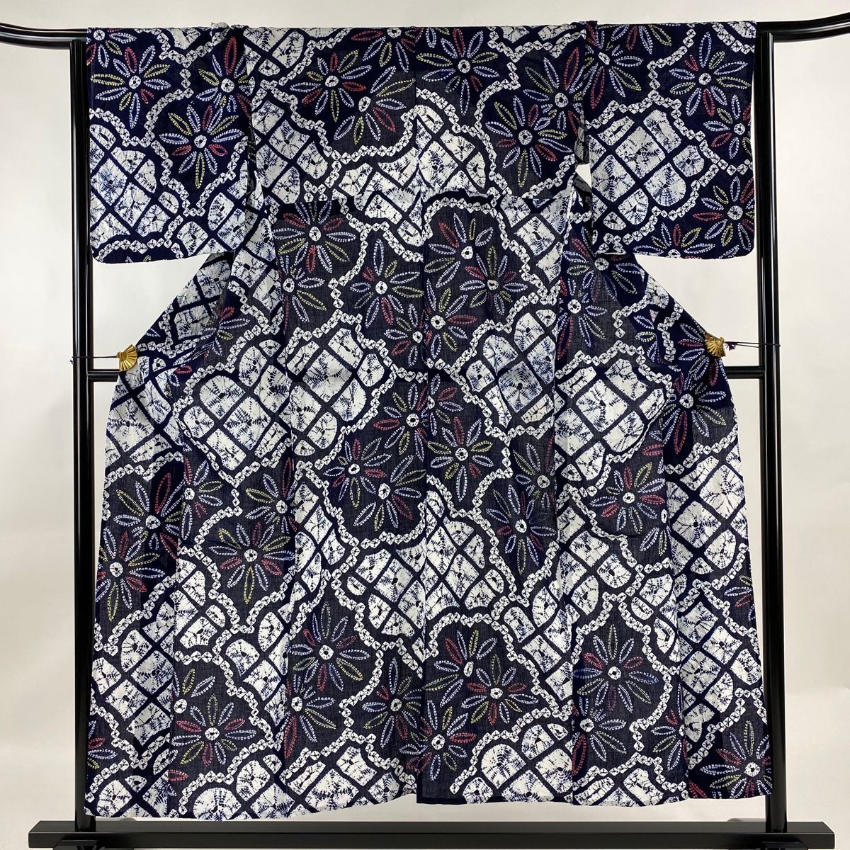 浴衣 身丈150.5cm 裄丈65cm M 絞り浴衣 花 幾何学 絞り 紺色 綿 名品