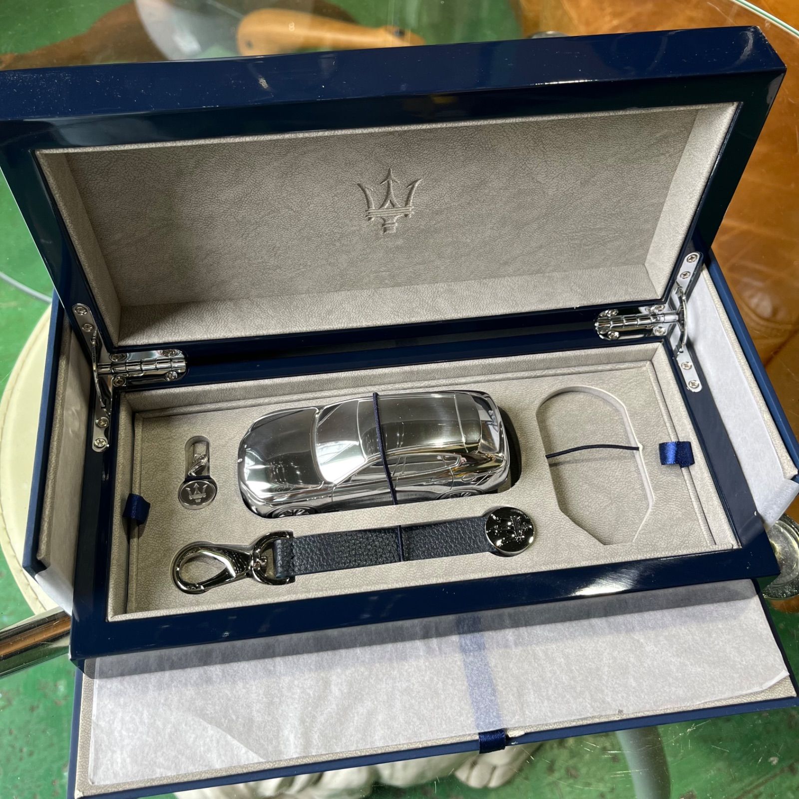 純正 正規品 マセラティ クアトロポルテ シルバー ミニカー