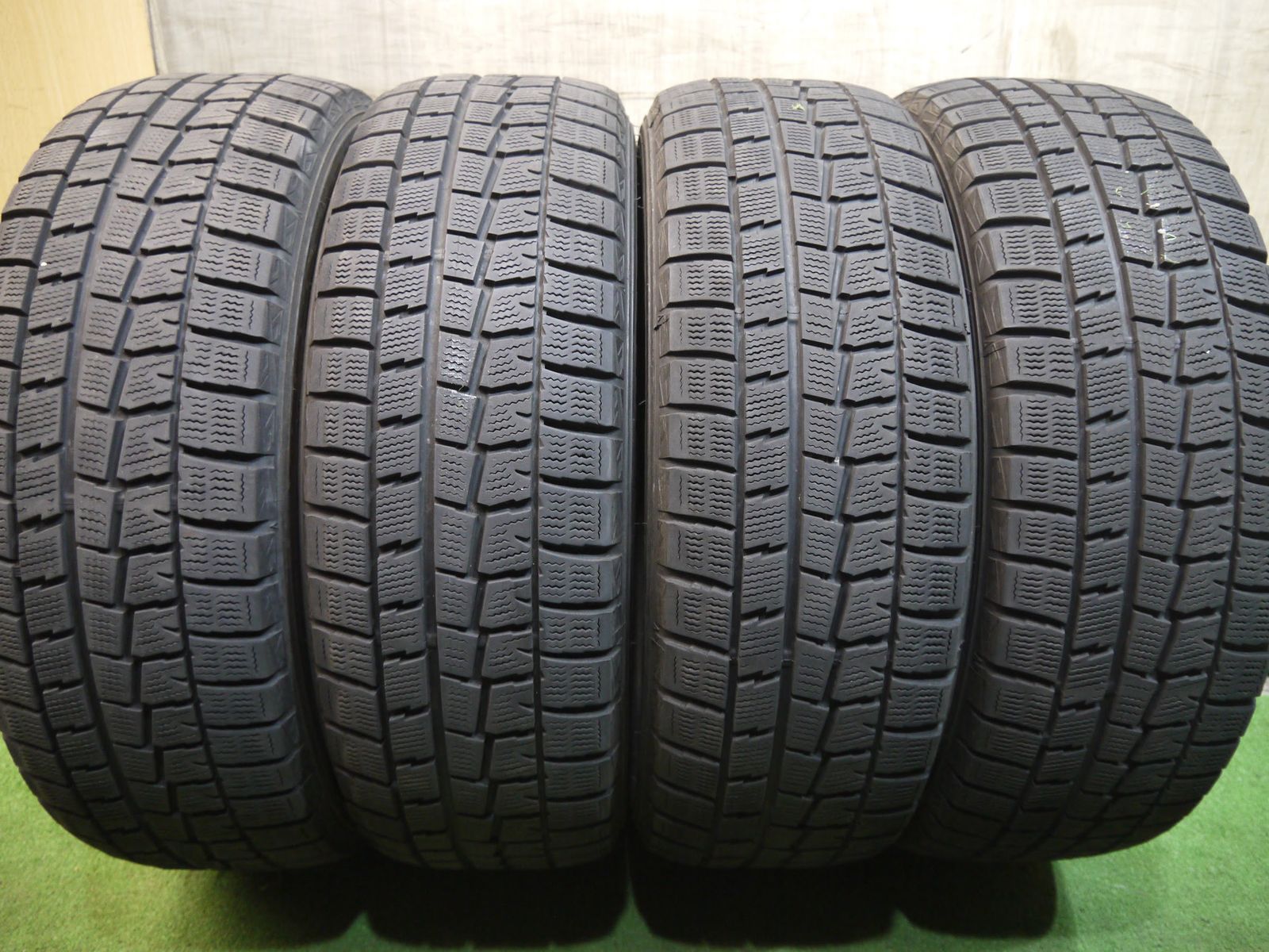 送料無料]4本価格！18年☆スタッドレス 195/65R15 ダンロップ