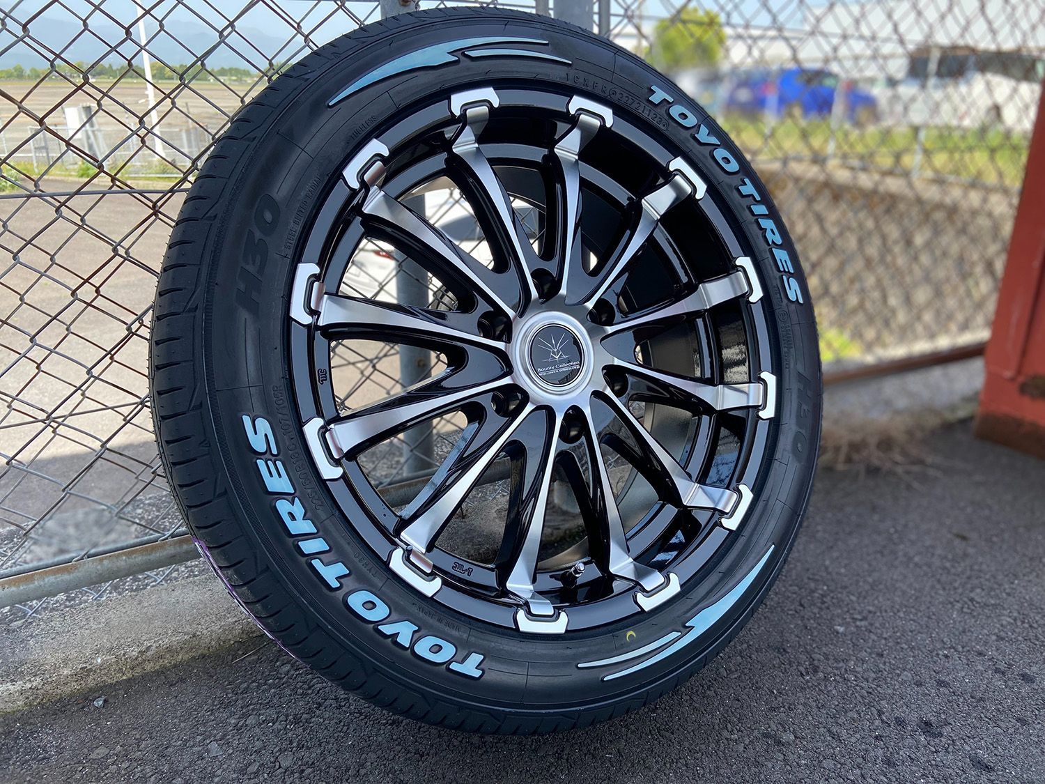車検対応 200系ハイエース レジアスエース タイヤホイールセット 18 