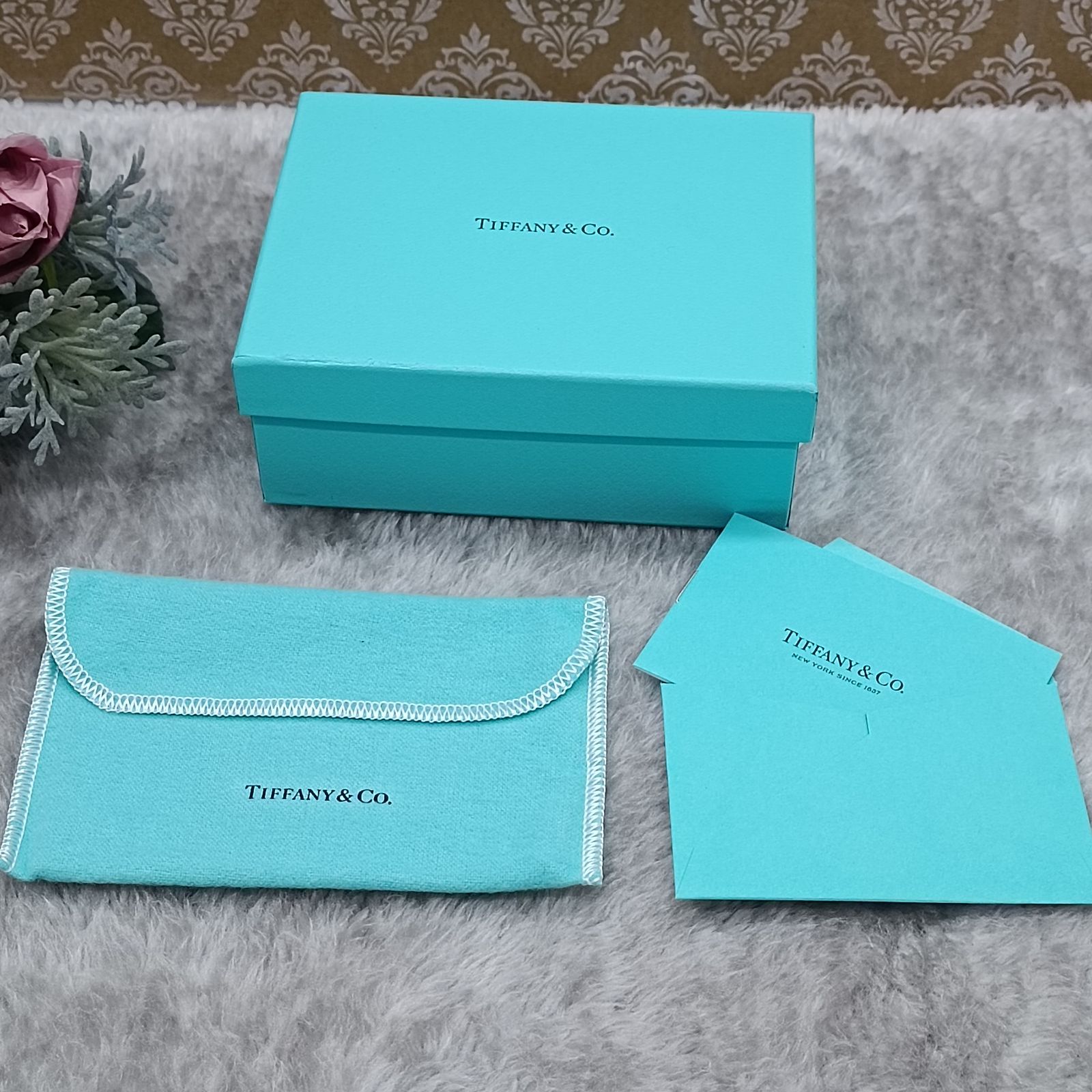 Tiffany 》 ティファニー キャットストリート カードケース 限定品 ティファニー＠キャットストリート限定 パスケース ブラック 本革  ユニセックス 箱付 送料無料・匿名配送・最短即日発送いたします！ 210 - メルカリ