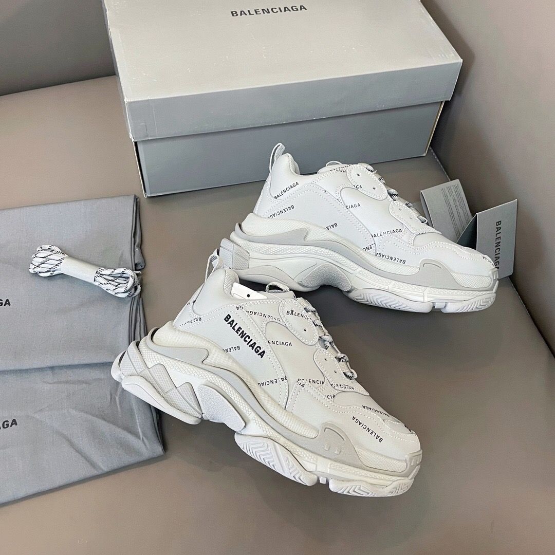 男女兼着 BALENCIAGA バレンシアガ Triple S スニーカー