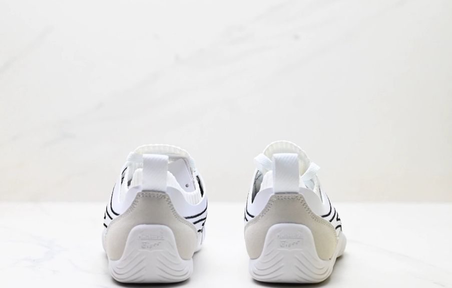 新品 Onitsuka Tiger SCLAW ホワイト スニーカー ユニセックス