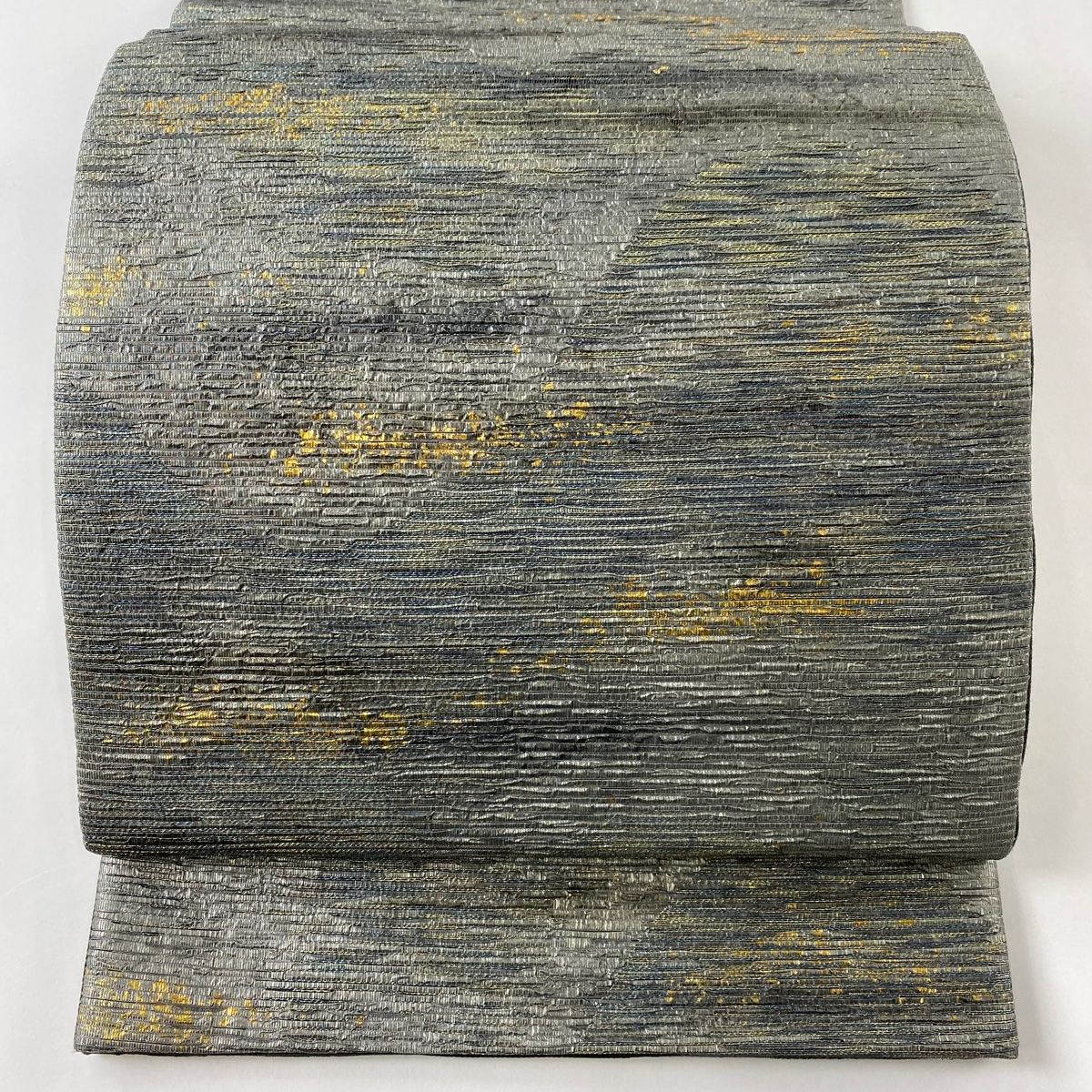 バイセル 着物 名品 袋帯 緑 霞 遠山 幾何学 ぼかし 金糸 銀糸 全通 正絹 ☆☆☆☆ 袋帯 秀品 落款 霞 幾何学模様 箔 金彩 灰緑 六通 正絹 中古