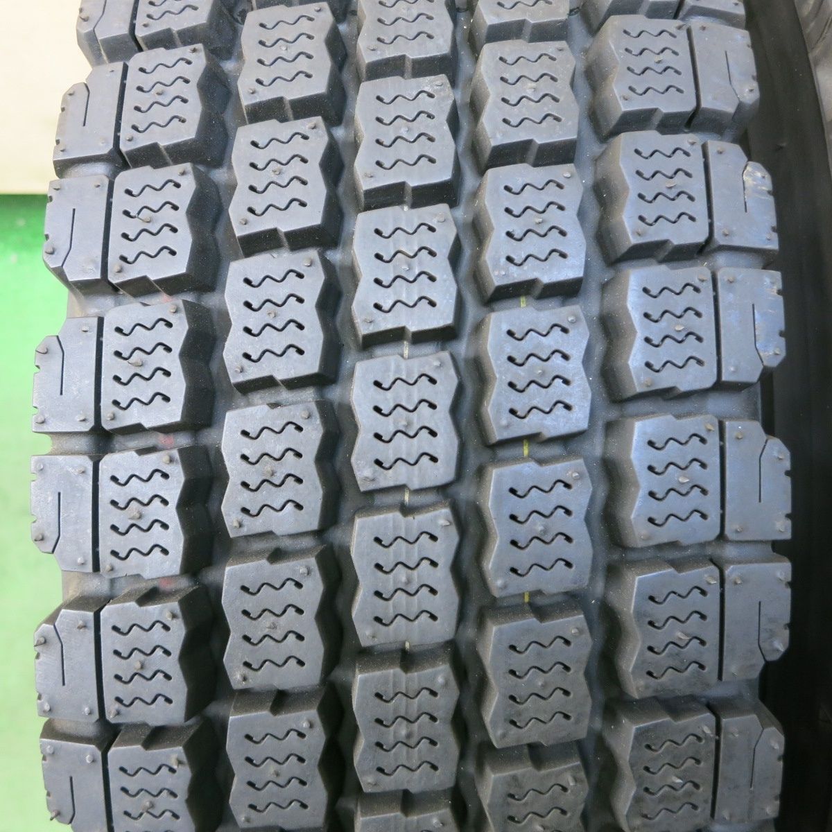 225|90R17.5