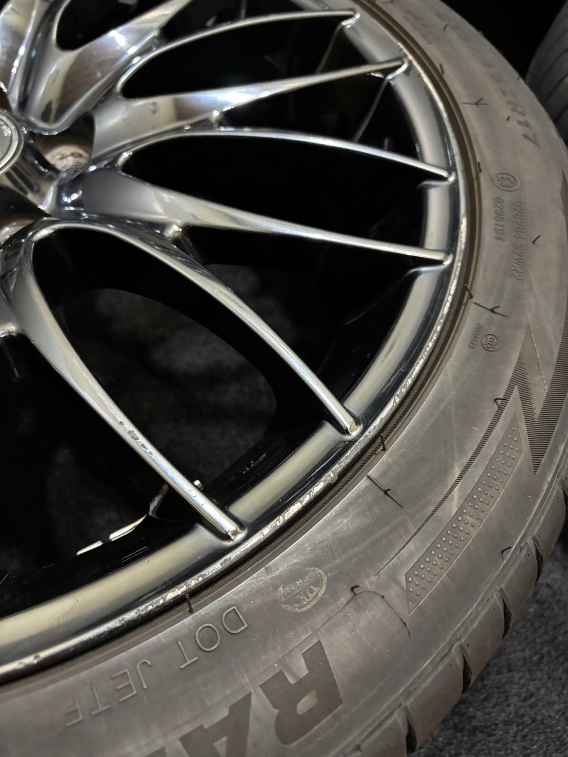 車 RADIAL F205 215/45ZR17 タイヤ 4本セット