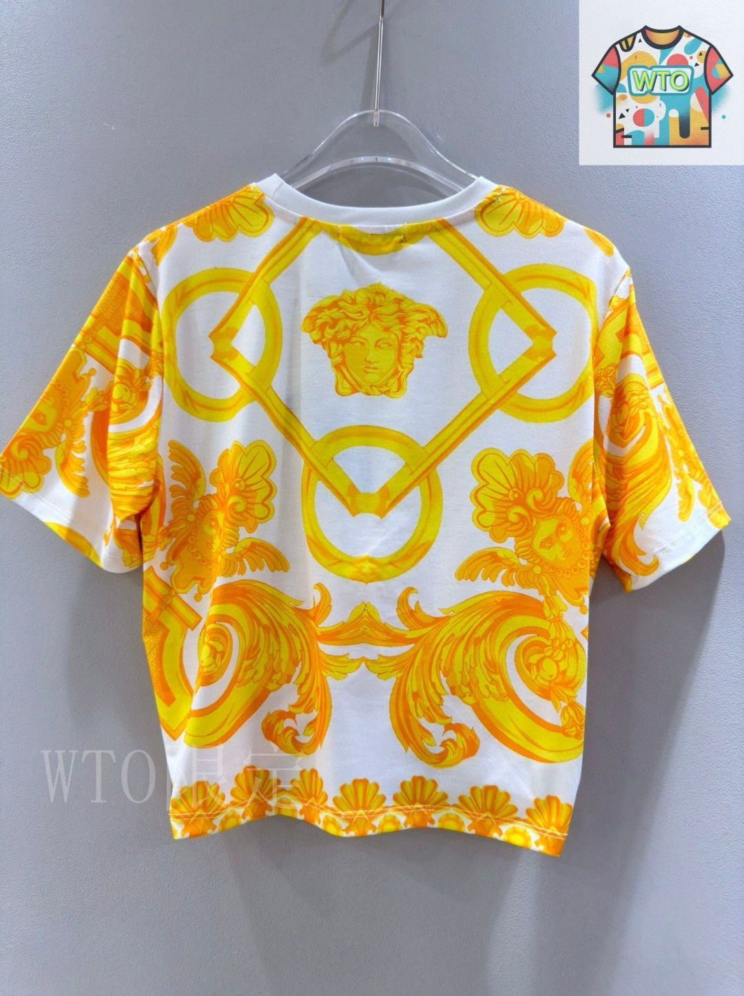 【大人気】VERSACE ヴェルサーチェ メデューサロック Tシャツ 国内発送】 VERSACE フロントメデューサTシャツ ヴェルサーチ