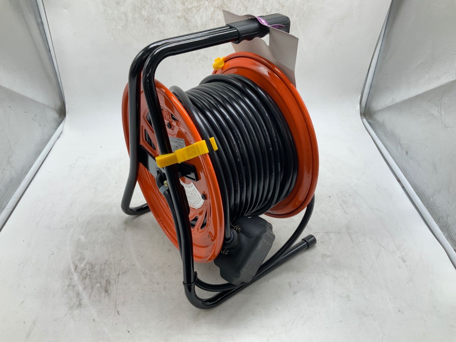 延長コード型ドラム ロック式コンセントプラグ付