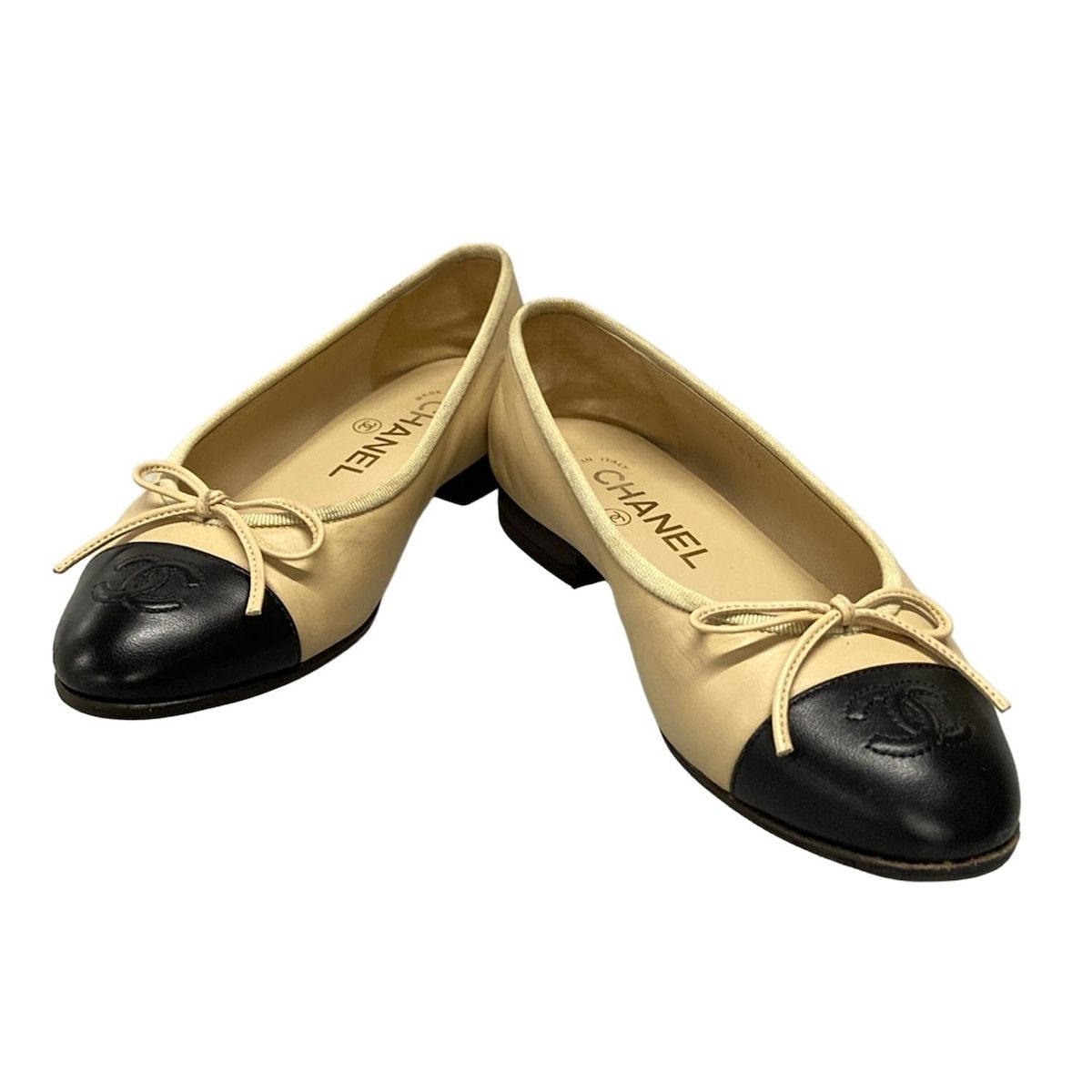 CHANEL フラットシューズ ベージュ/ブラック　36C CHANEL（バレエシューズ ・ ベージュ系）のフリマアイテム一覧