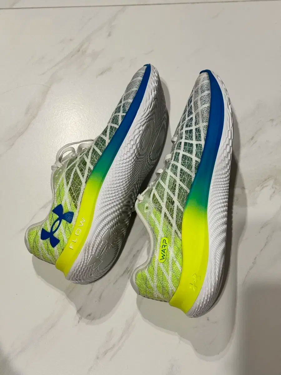 UNDER ARMOUR アンダーアーマー フルイドフロー ベロシティ 風 2 ランニングシューズ 軽量 スニーカー