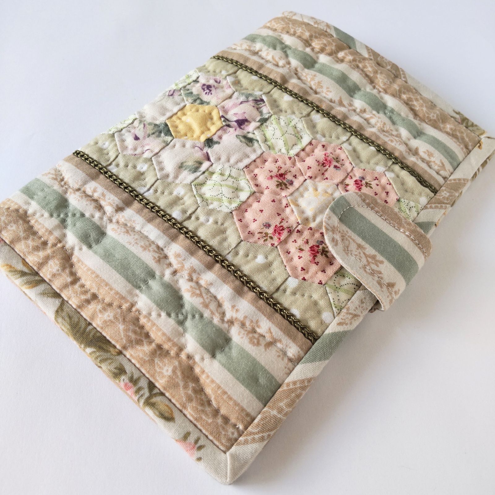 パッチワーク＊ヘクサゴンのおくすり手帳ケース＊マルチケース