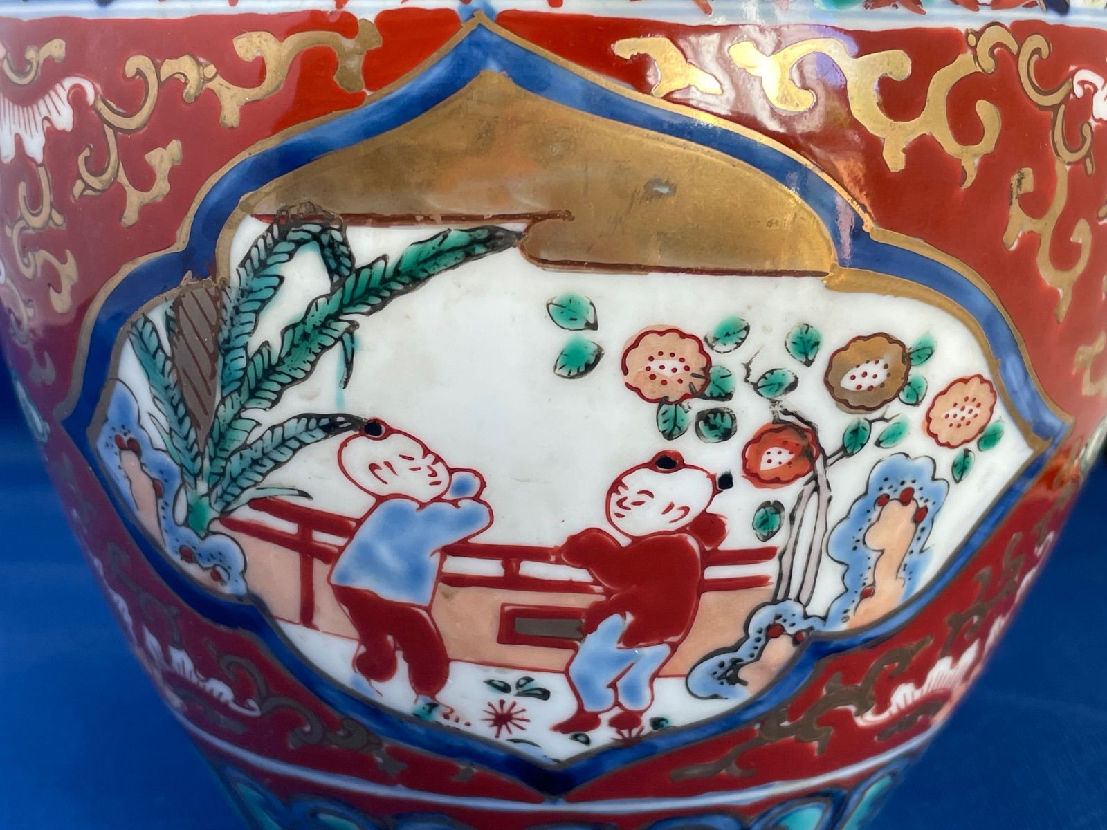 ［早い者勝ち］有田焼　古伊万里風絵付け　花瓶 秀峰作 古伊万里様式 赤濃唐子 絵花瓶 有田焼 伊万里 花器 陶器