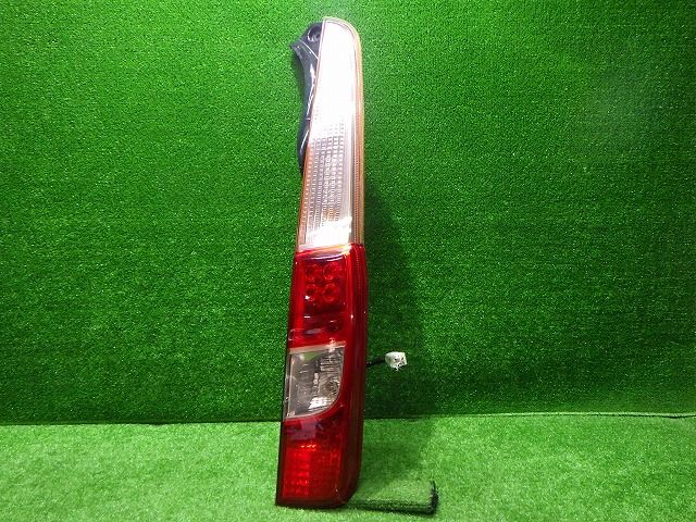 車 ムーヴ 右テール LA100S LA110S 前期 220-51059 ステラ ダイハツ