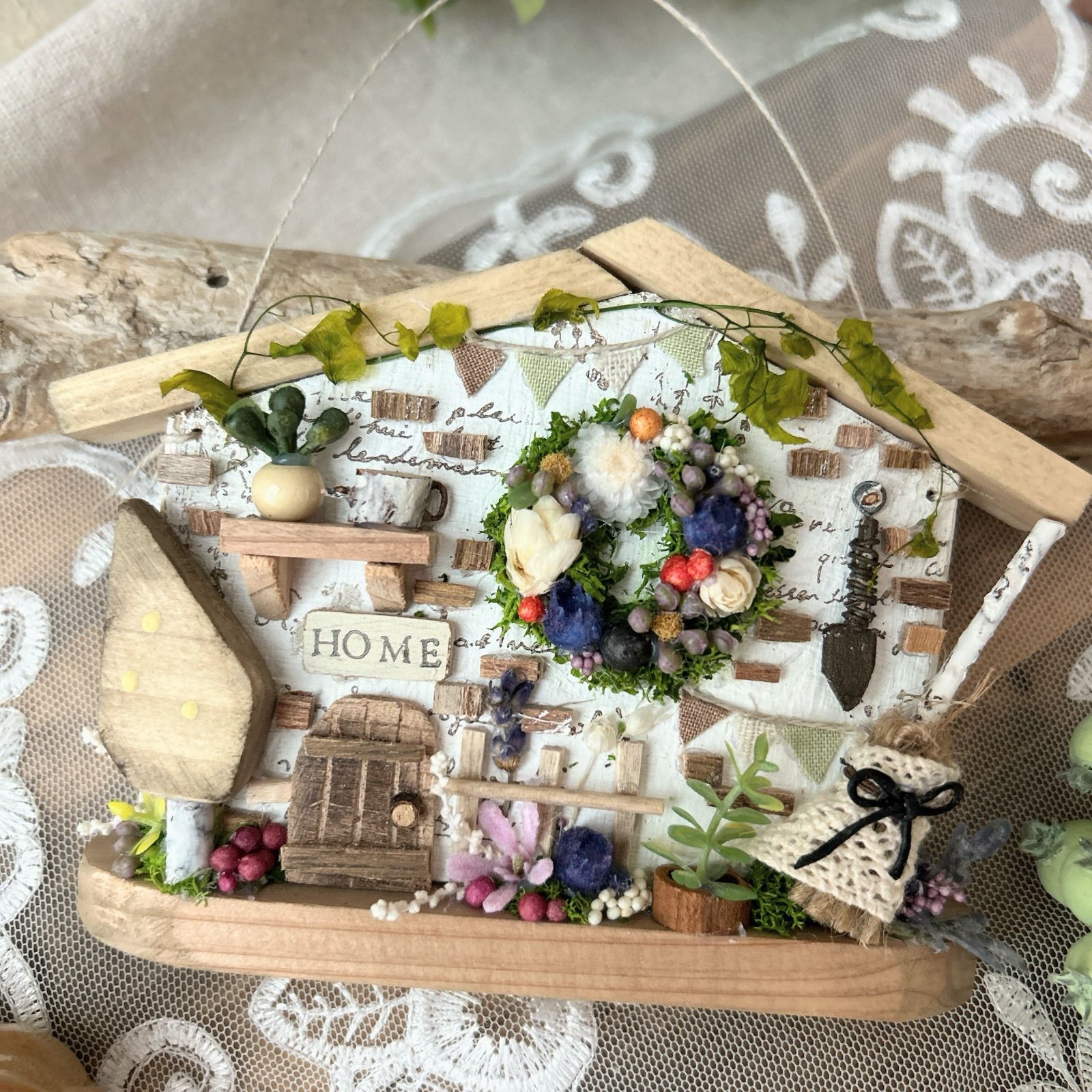 No.181 木製 リース付き木のおうち 木の実 インテリア雑貨