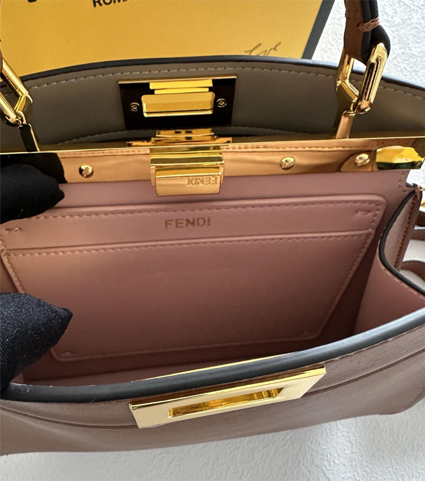 新品 FENDI ピカフ ショルダーバッグ