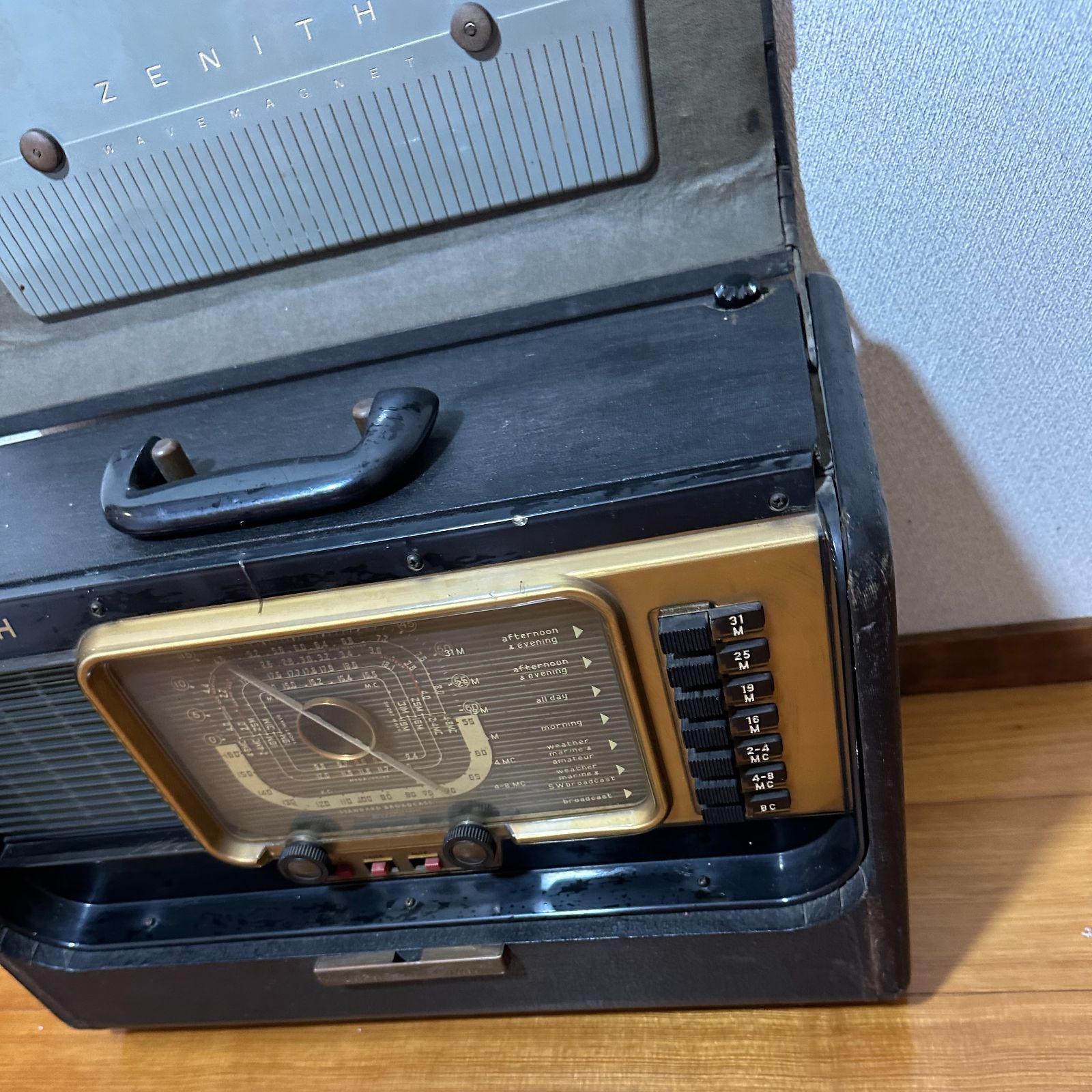 ZENITH ゼニス 真空管 ポータブルラジオ 年代物 レトロ