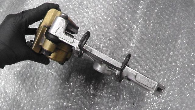 リアキャリパー