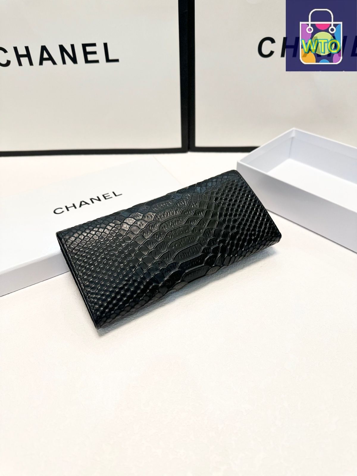 今日特価】Chanel シャネル クラシック二つ折りウォレット