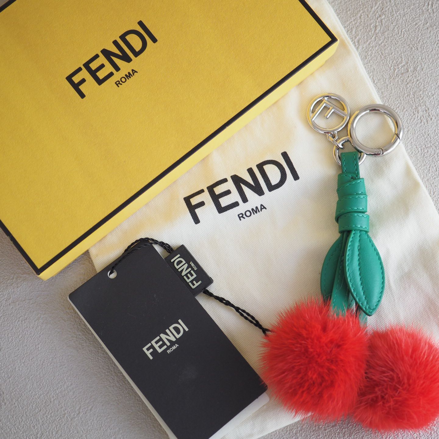 極美品】FENDI チェリー CILIEGIE キーホルダー ミンクファー