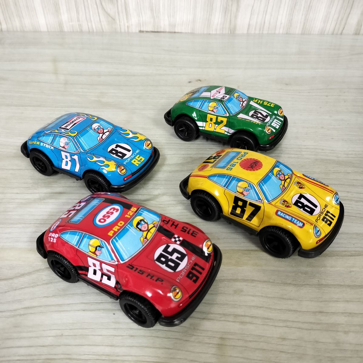 レトロのブリキの車4台セット レトロのブリキの車4台セット レトロのブリキの車4台セット