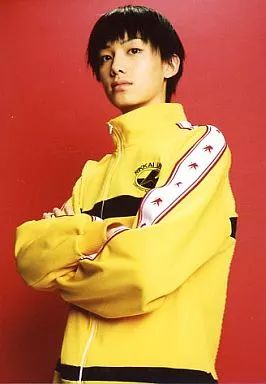 中古】生写真(男性) 小野健斗(柳蓮二)/上半身・ジャージ・腕組み・背景