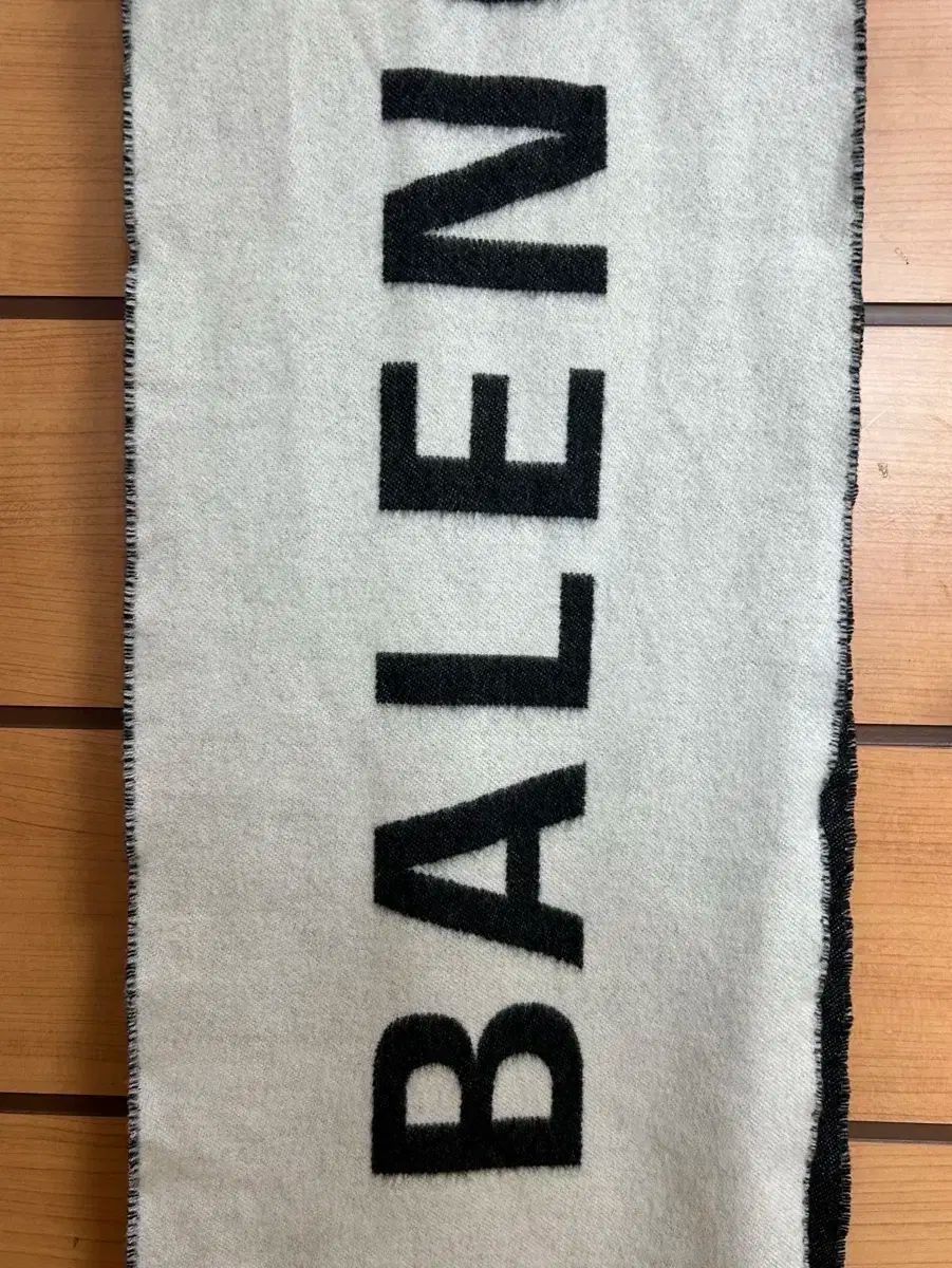 BALENCIAGA バレンシアガ マフラー マフラー レッド系 ウール 中古 ユニセックス
