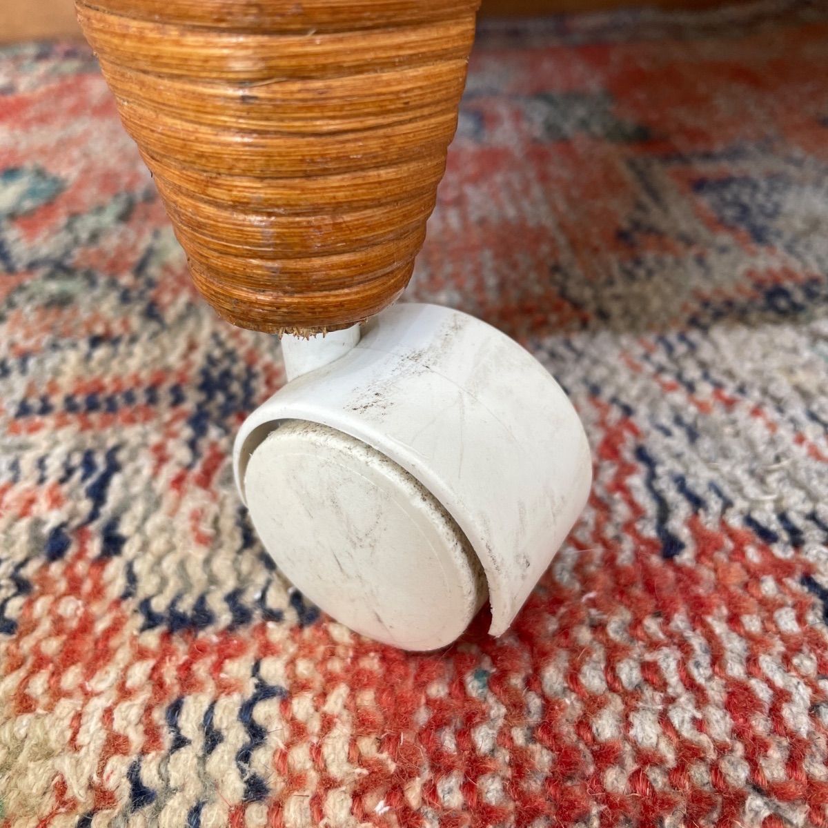 送料込み ヴンテージ家具|ラタン.ランドリーラック|軽量|キャスター付き