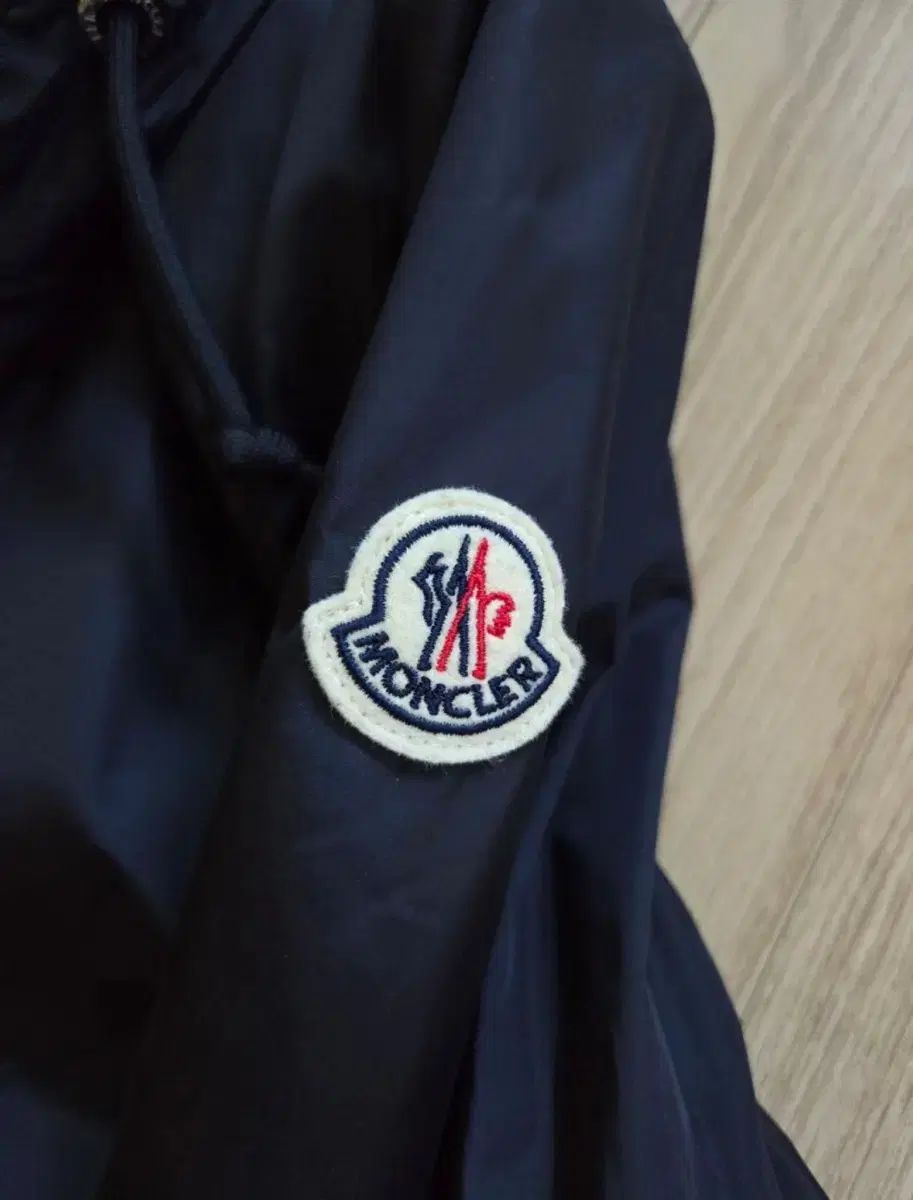 モンクレール 絵ファー ウィンドブレーカー サイズ3 WWW_KANDAIZUMI_COM