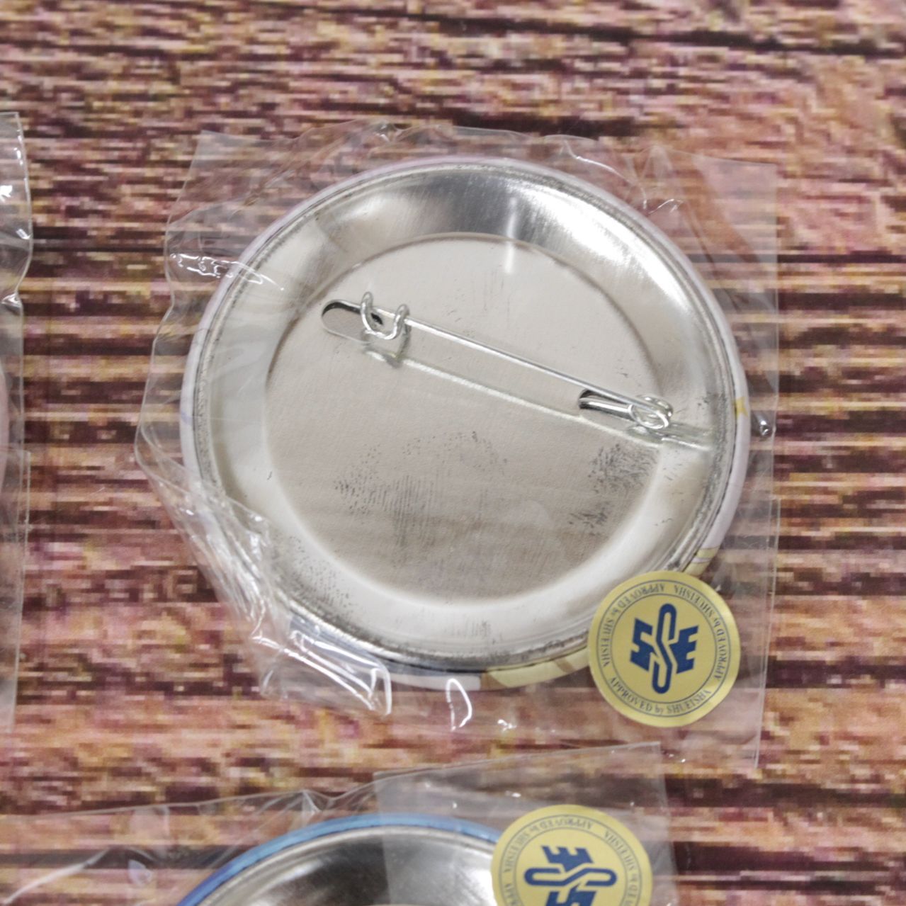 【★加古川物流】中古 未開封ToLOVEる ダークネス 缶バッジ 4種セット 金色の闇 モモ ララ【721】 ☆加古川物流】中古 未開封 ToLOVEる ダークネス 缶バッジ 4種