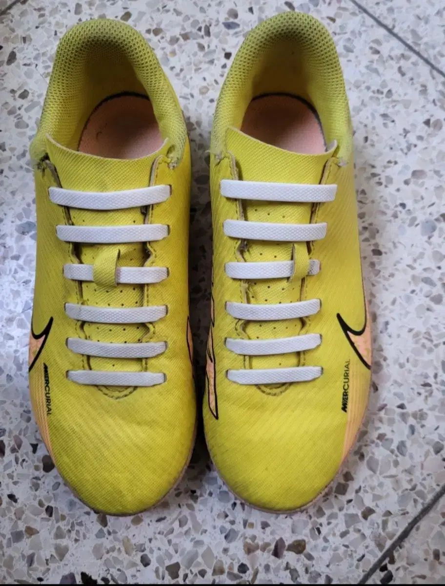 Nike Kids（ナイキキッズ） 230 サイズ サッカーシューズ