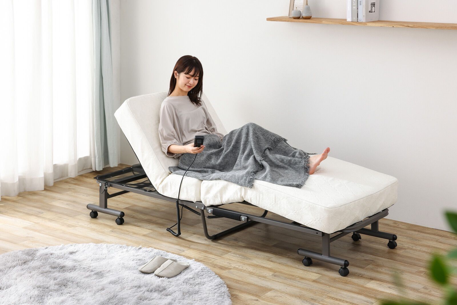 川崎市多摩区で【直接手渡】可能な方限定　折りたたみ電動ベッドセミシングル Amazon｜［ARTTOWN］ 折りたたみ 折り畳み 電動ベッド 電動