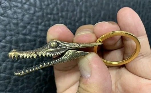 真鍮製　ワニの頭 キーチェーン 真鍮製 ワニの頭 キーチェーン - メルカリ