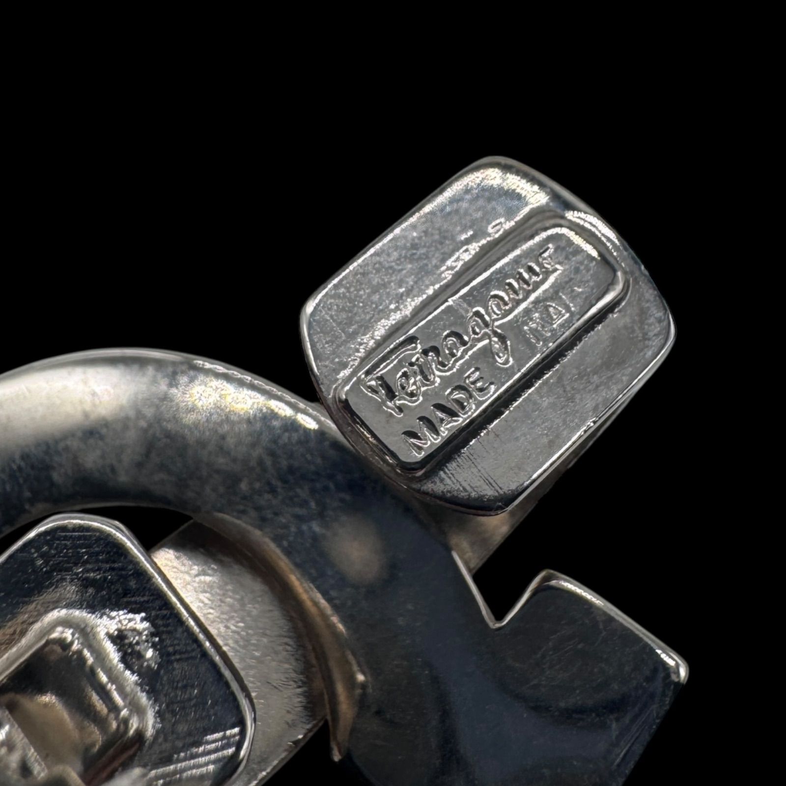 希少 Ferragamo フェラガモ ガンチーニ 大ぶり イヤリング