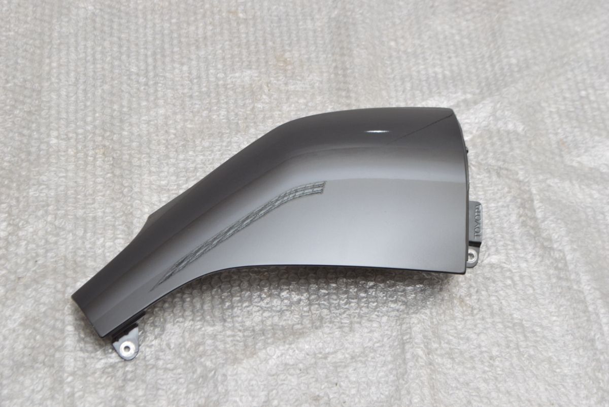 新車外し品】トヨタ 200系 ハイエース 7型 純正 コーナーパネル 左右