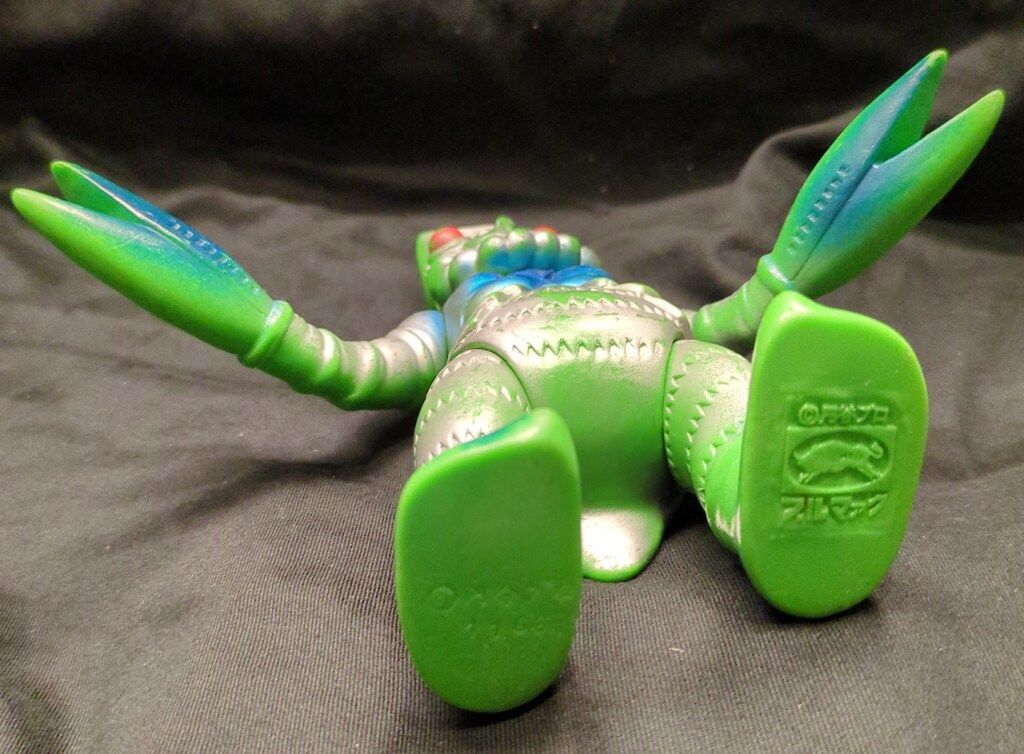 ジャイアントバルタン星人 ウルトラマン生誕25周年記念 限定復刻