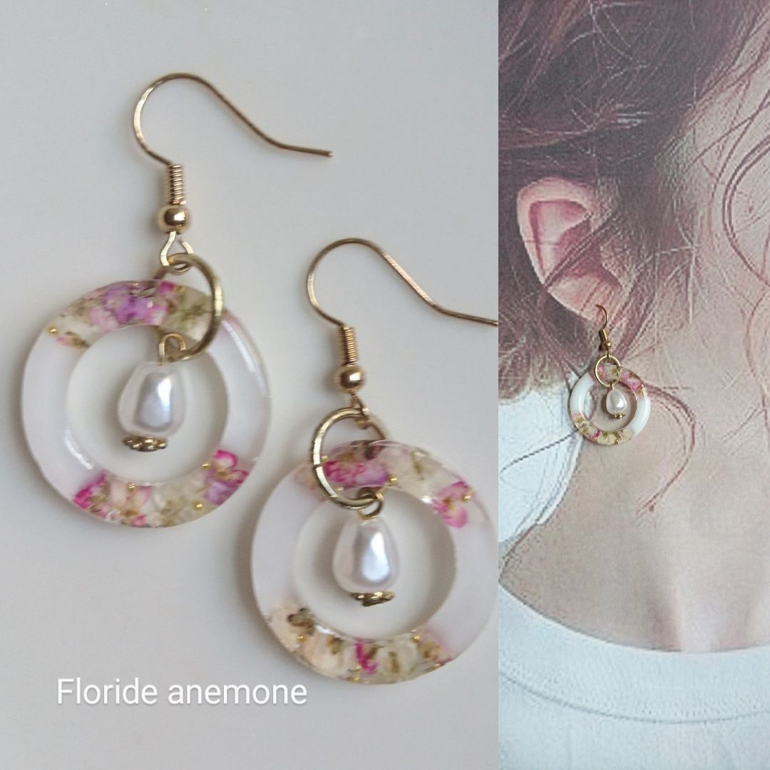 小花サークルピアス - ピアス