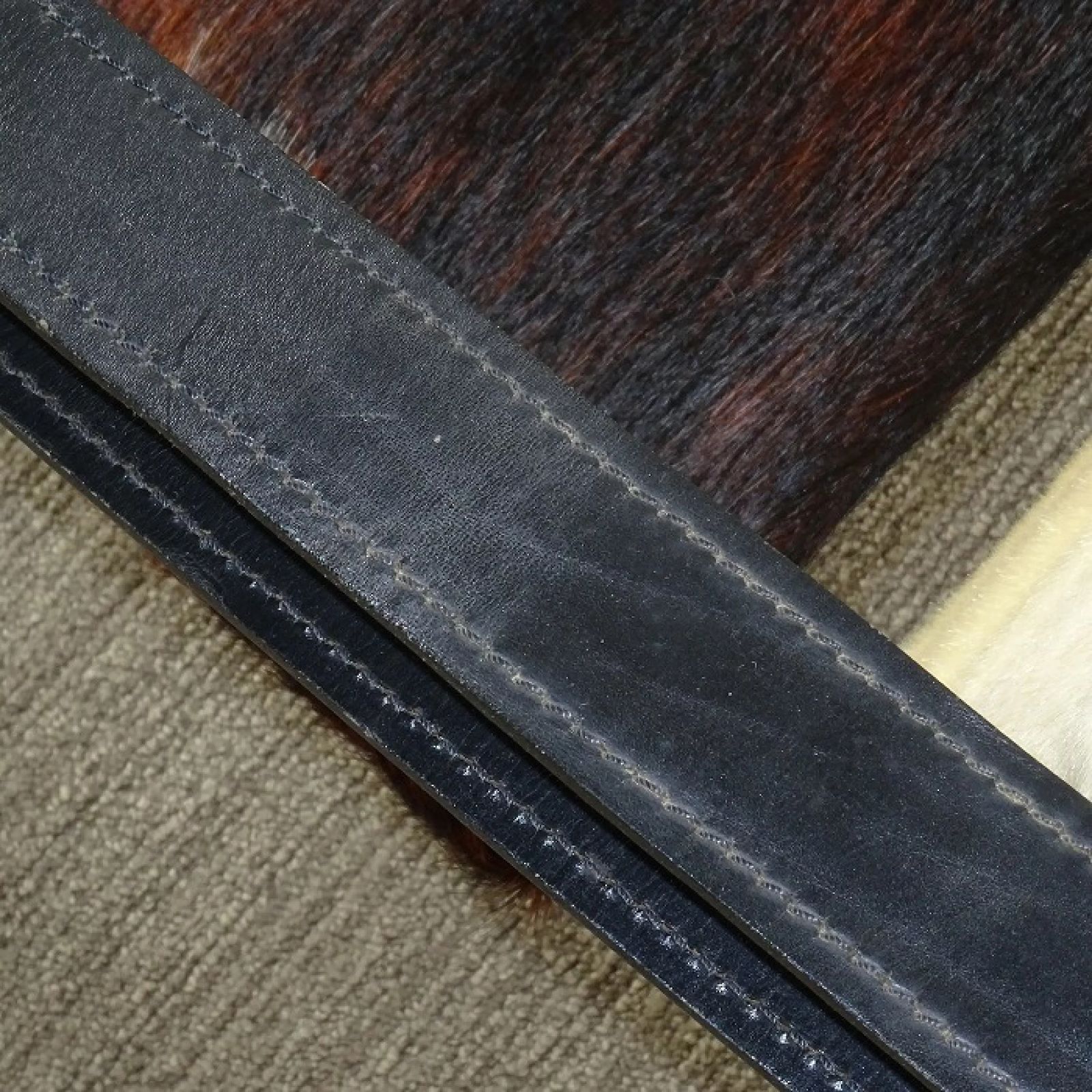 ◾︎SELUNO◾︎ 展示 Cassina カッシーナ LC1 スリングチェア 仔牛毛皮 白黒茶混 78万 v703 MARWIL-DEMENAGEMENTS_CH